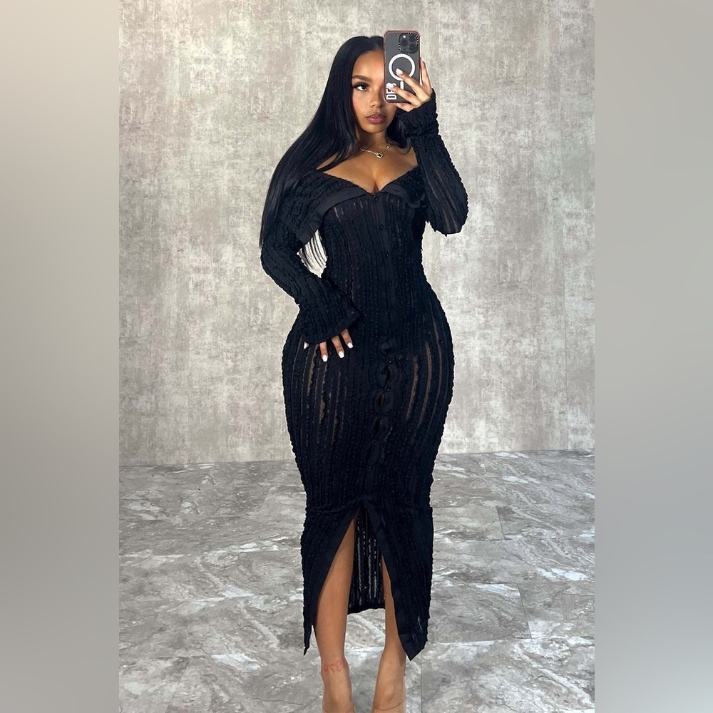 Black Temptress Off-Shoulder Maxi